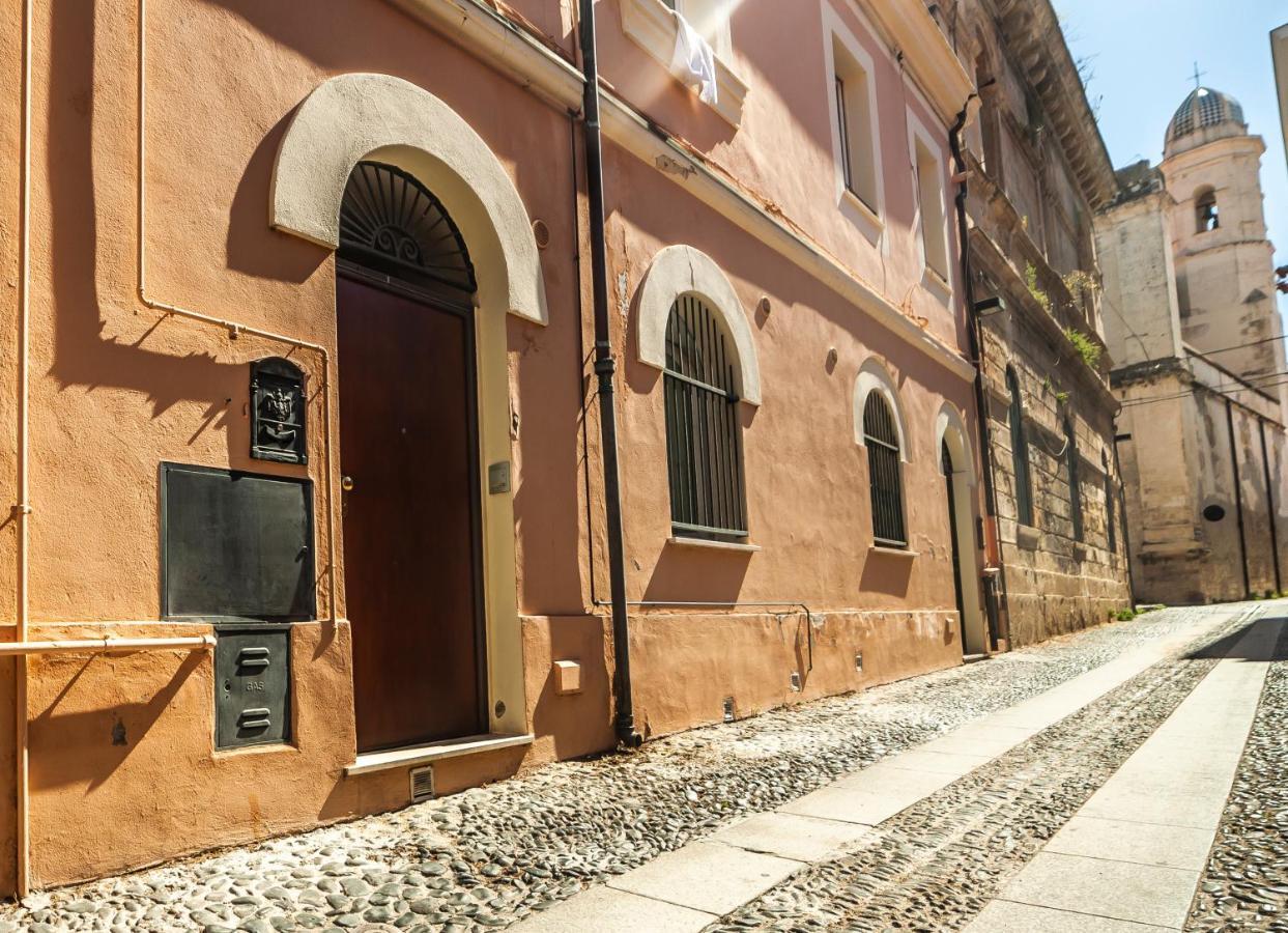 Suite Home Al Centro Di Sassari Zewnętrze zdjęcie