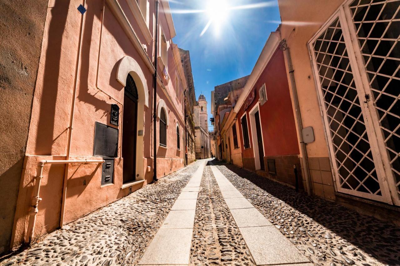 Suite Home Al Centro Di Sassari Zewnętrze zdjęcie