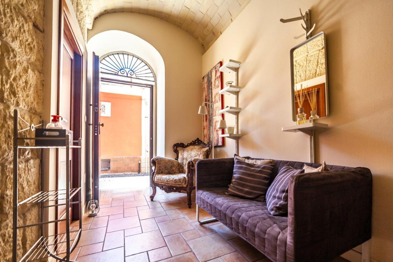 Suite Home Al Centro Di Sassari Zewnętrze zdjęcie
